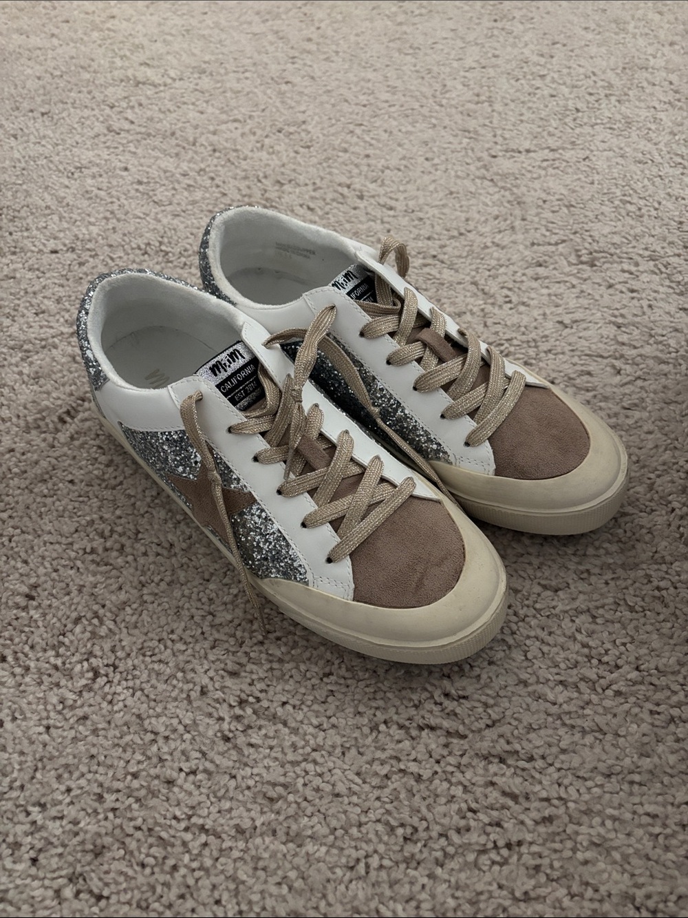 Mi.iM Women's Silver Glitter & Taupe Low-Top Sneakers